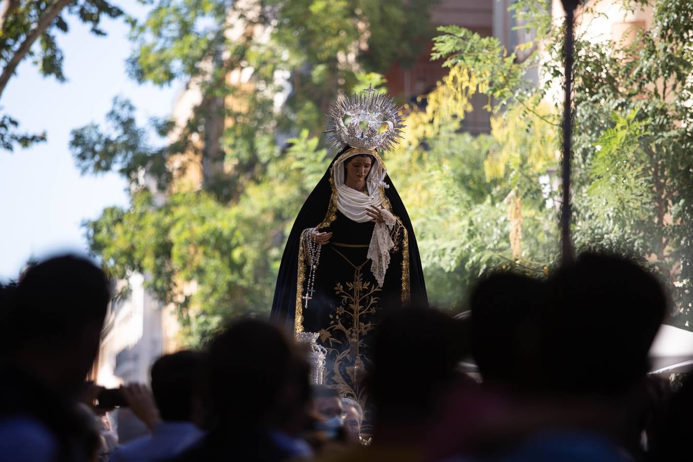 Numerosos cofrades se han asistido este domingo al Rosario de la Aurora de la Hermandad de la Vera Cruz