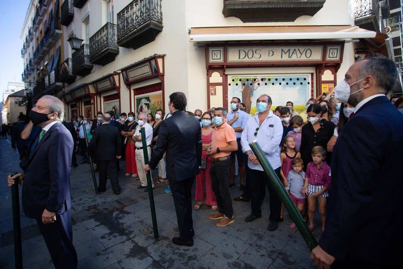 Numerosos cofrades se han asistido este domingo al Rosario de la Aurora de la Hermandad de la Vera Cruz