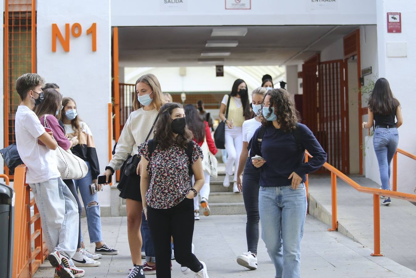 Los universitarios de Sevilla han vuelto a clase con normalidad para un nuevo curso