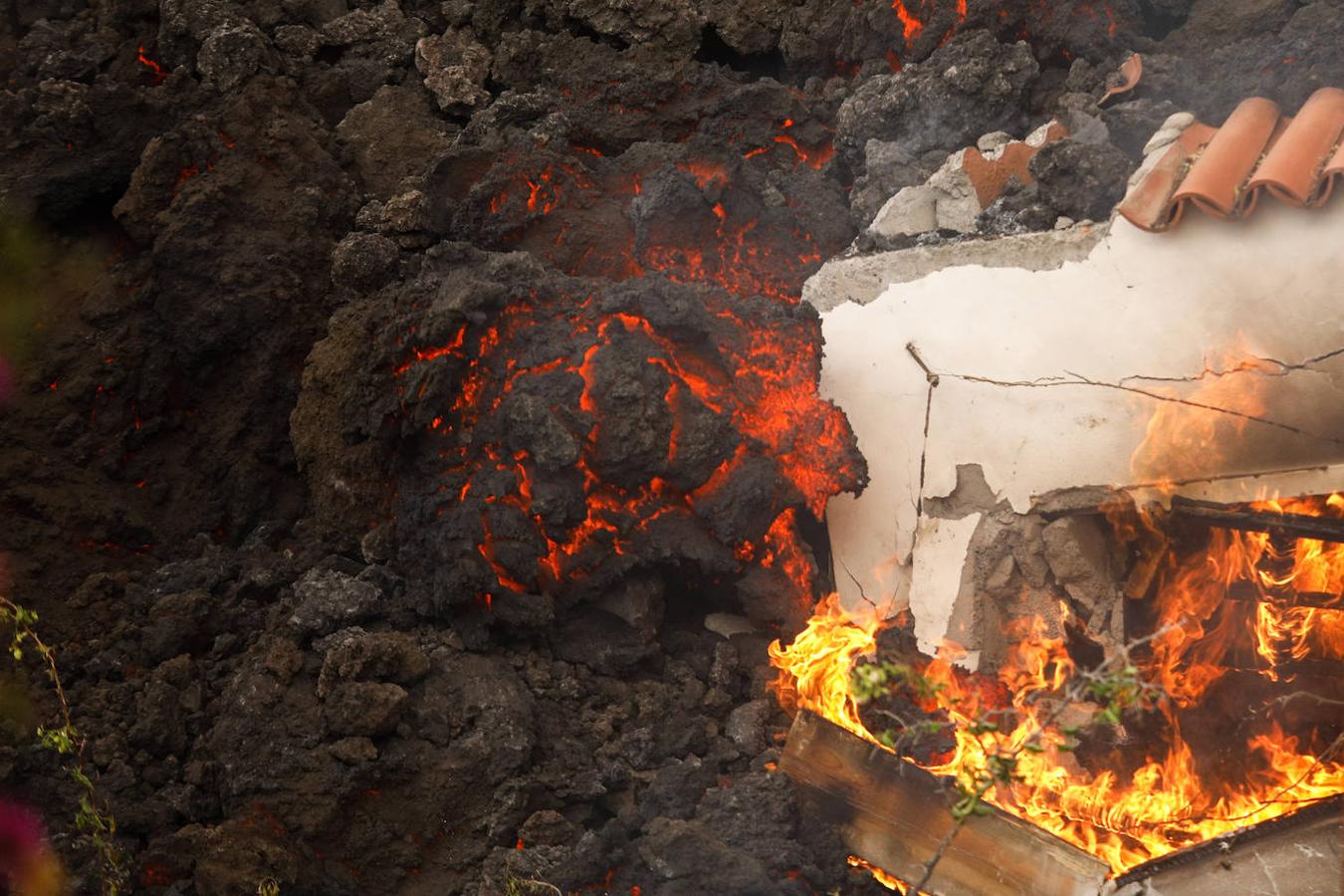 El día después de la erupción del volcán, en imágenes