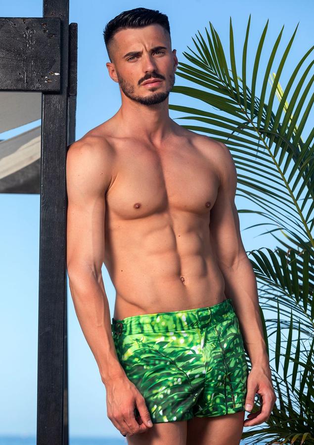 Gerardo Sansegundo (Cáceres). Edad: 28 años.Altura: 1,88 m.Estudios en curso y/o cursados: Graduado ESO.Hobbies: Deporte, Música, cine, viajar.