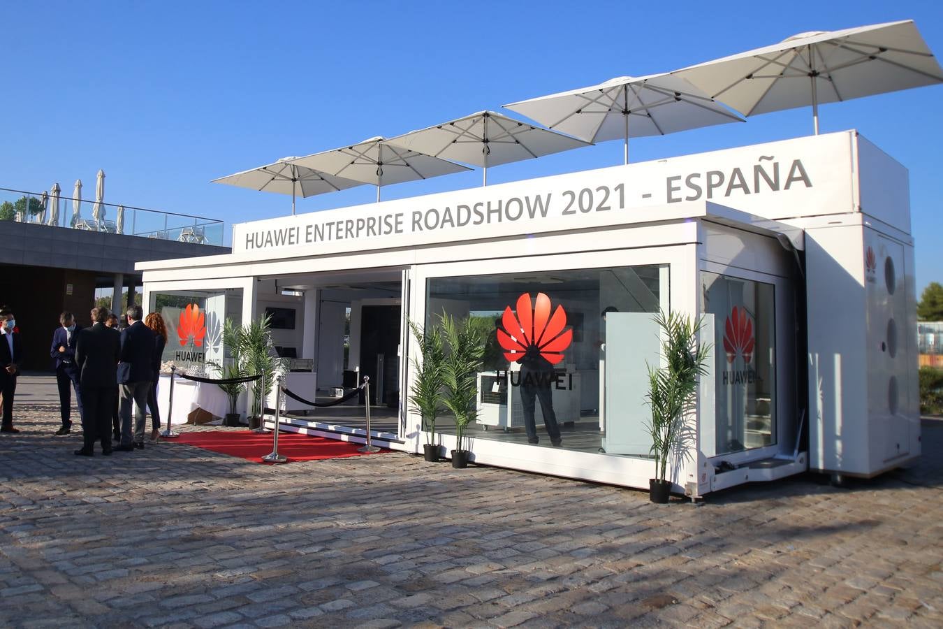 Visita del alcalde de Sevilla, Juan Espadas, al centro de demostraciones tecnológico 'Huawei Enterprise Roadshow 2021'