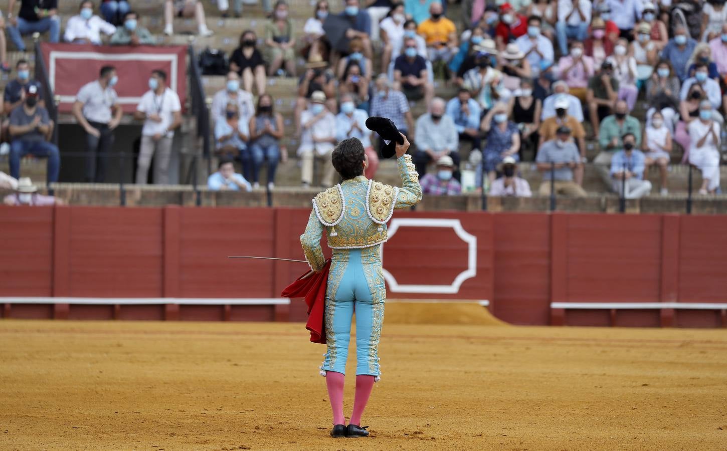 El sevillano Manolo Vázquez, en su debut en la Maestranza