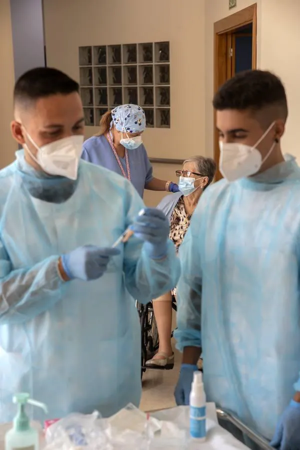 La vacunación en geriátricos de Córdoba, en imágenes