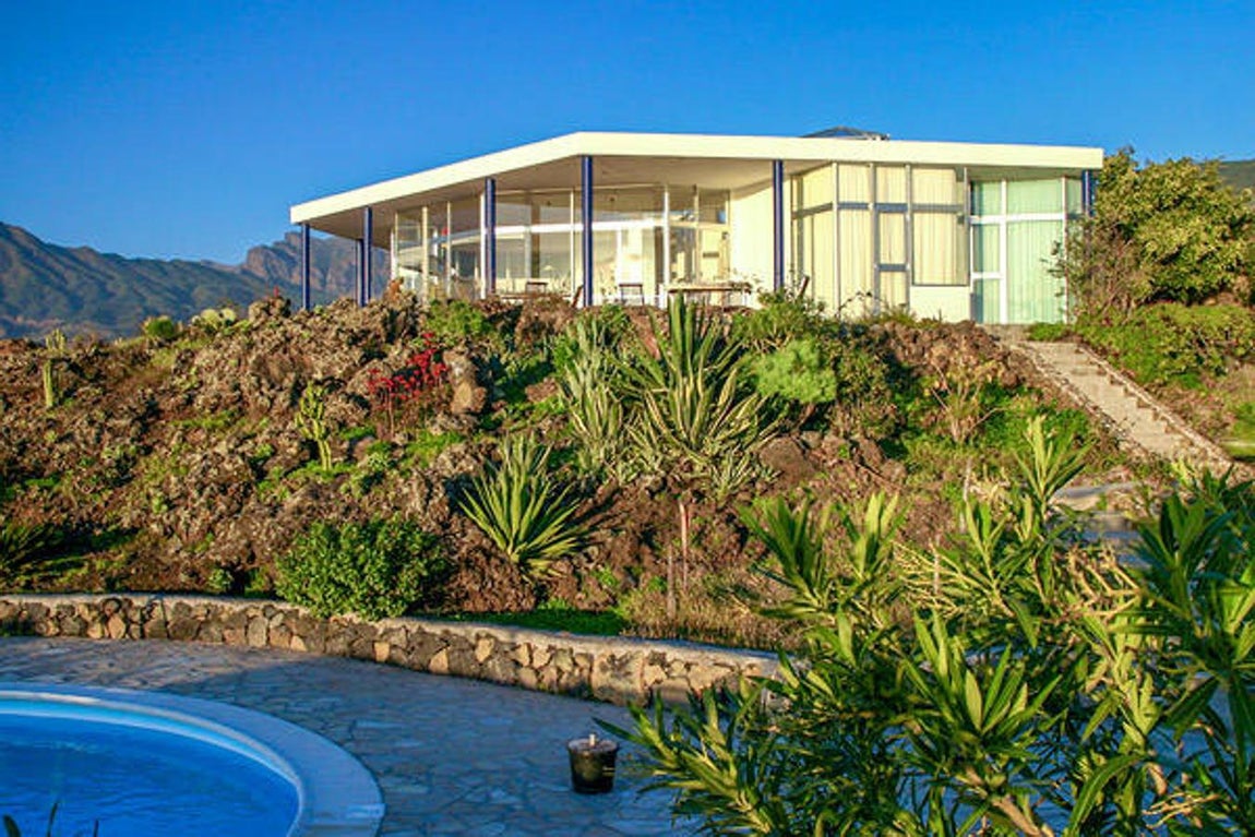 Casa Mirador presumía de un hermoso paisaje, un jardín bien cuidado en una villa moderna y de alta calidad. 