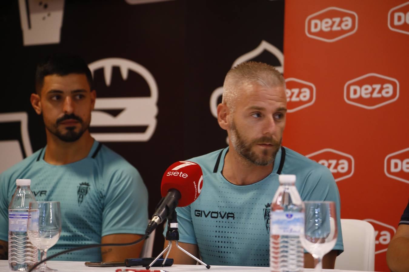 Las mejores imágenes de la presentación de Miguelín, fichaje estrella del Córdoba Patrimonio de fútbol sala