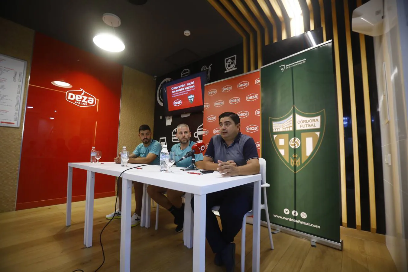 Las mejores imágenes de la presentación de Miguelín, fichaje estrella del Córdoba Patrimonio de fútbol sala