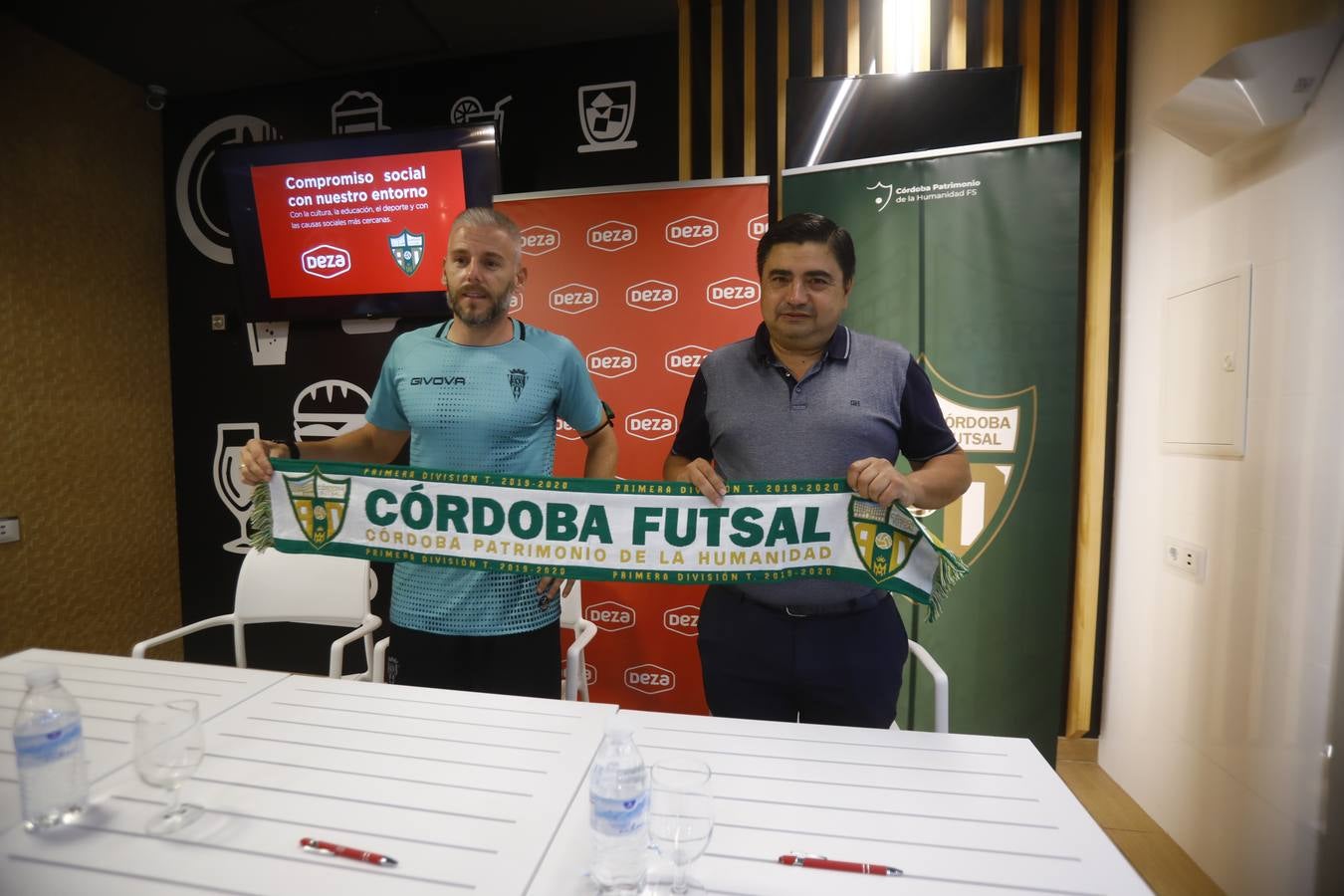 Las mejores imágenes de la presentación de Miguelín, fichaje estrella del Córdoba Patrimonio de fútbol sala