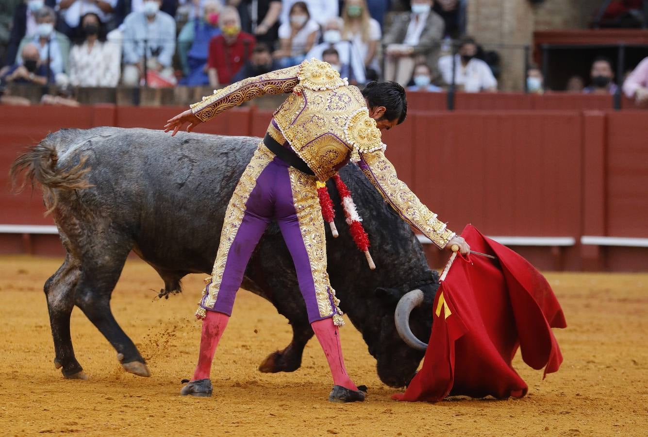 Emilio de Justo,  de nazareno y oro, en la Maestranza