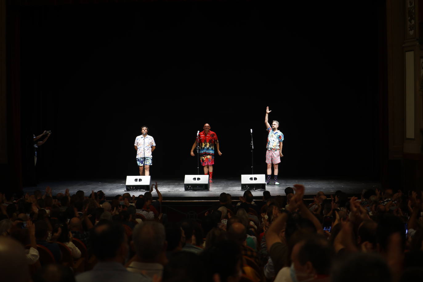 El primer lleno del Gran Teatro con el Comandante Lara, en imágenes