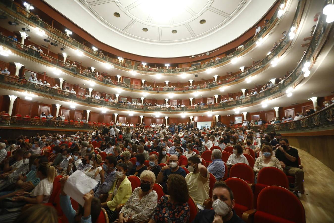 El primer lleno del Gran Teatro con el Comandante Lara, en imágenes