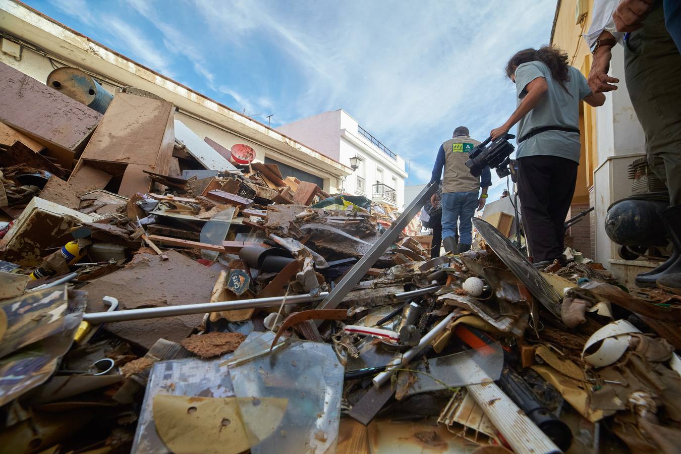 En imágenes, tareas de limpieza en las zonas más afectadas por el temporal en Lepe