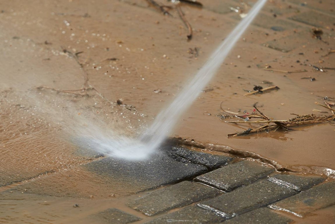 En imágenes, tareas de limpieza en las zonas más afectadas por el temporal en Lepe