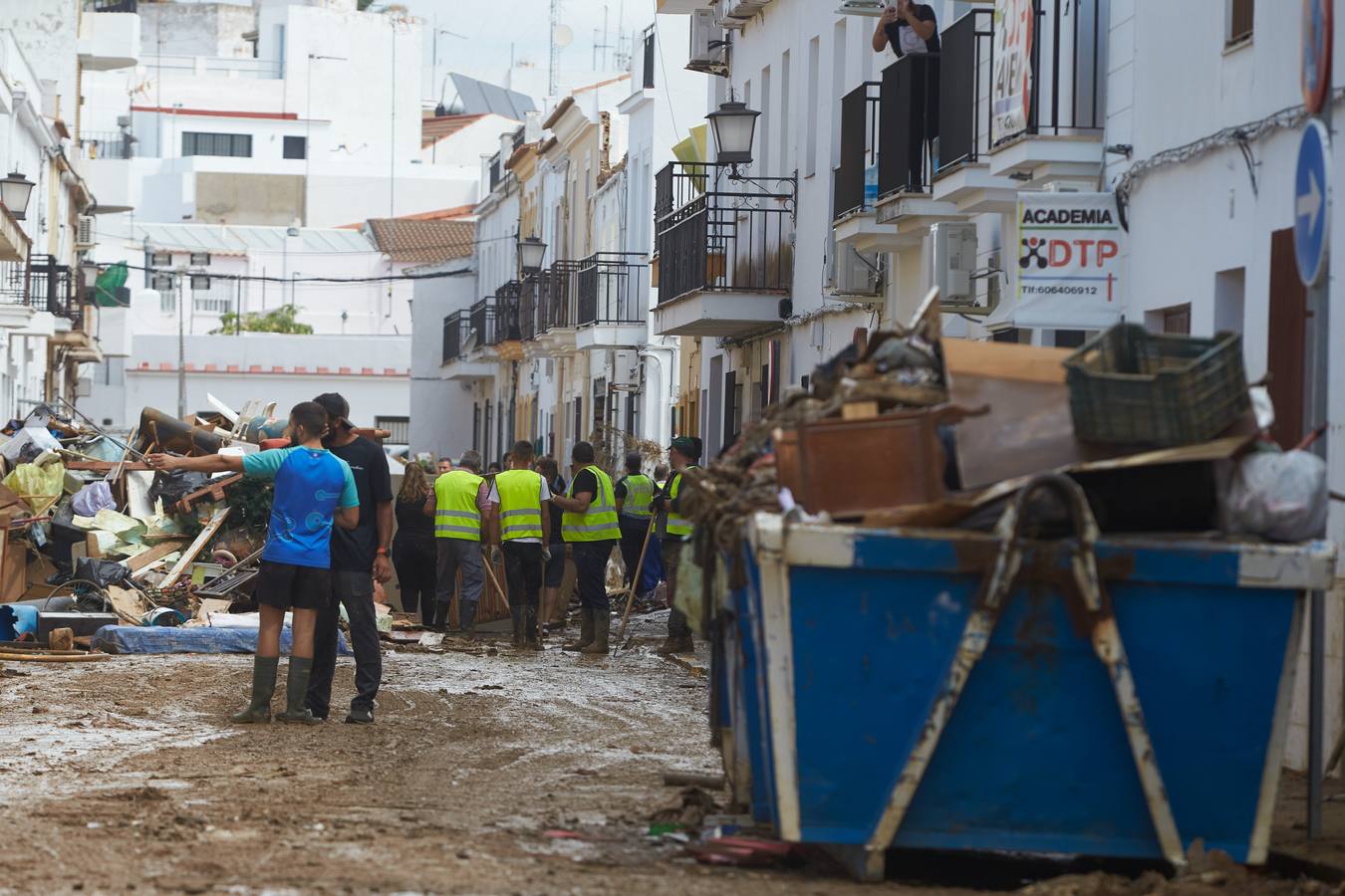 En imágenes, tareas de limpieza en las zonas más afectadas por el temporal en Lepe