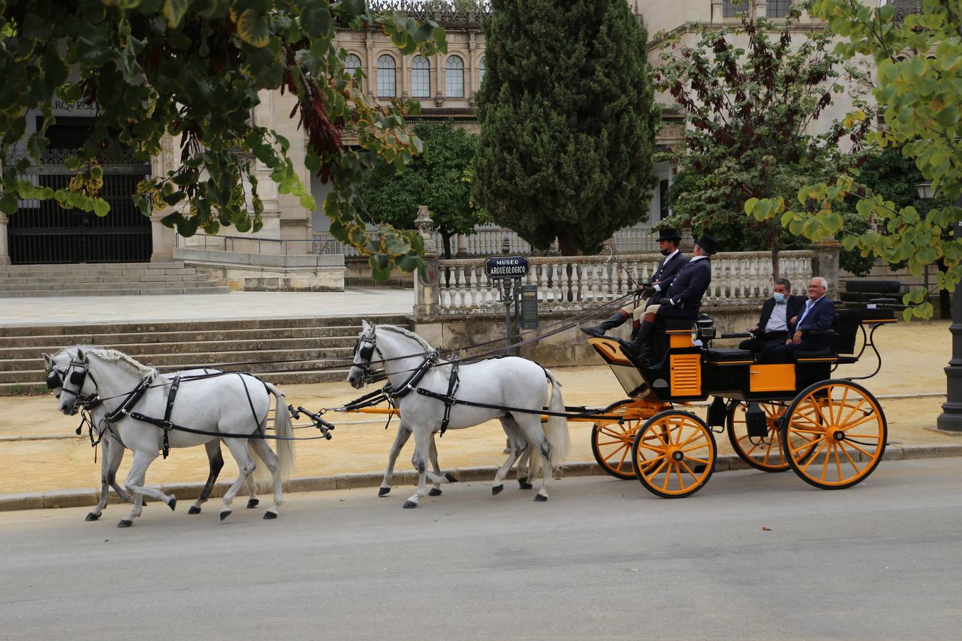 Paseo de carruajes por el Parque de María Luisa