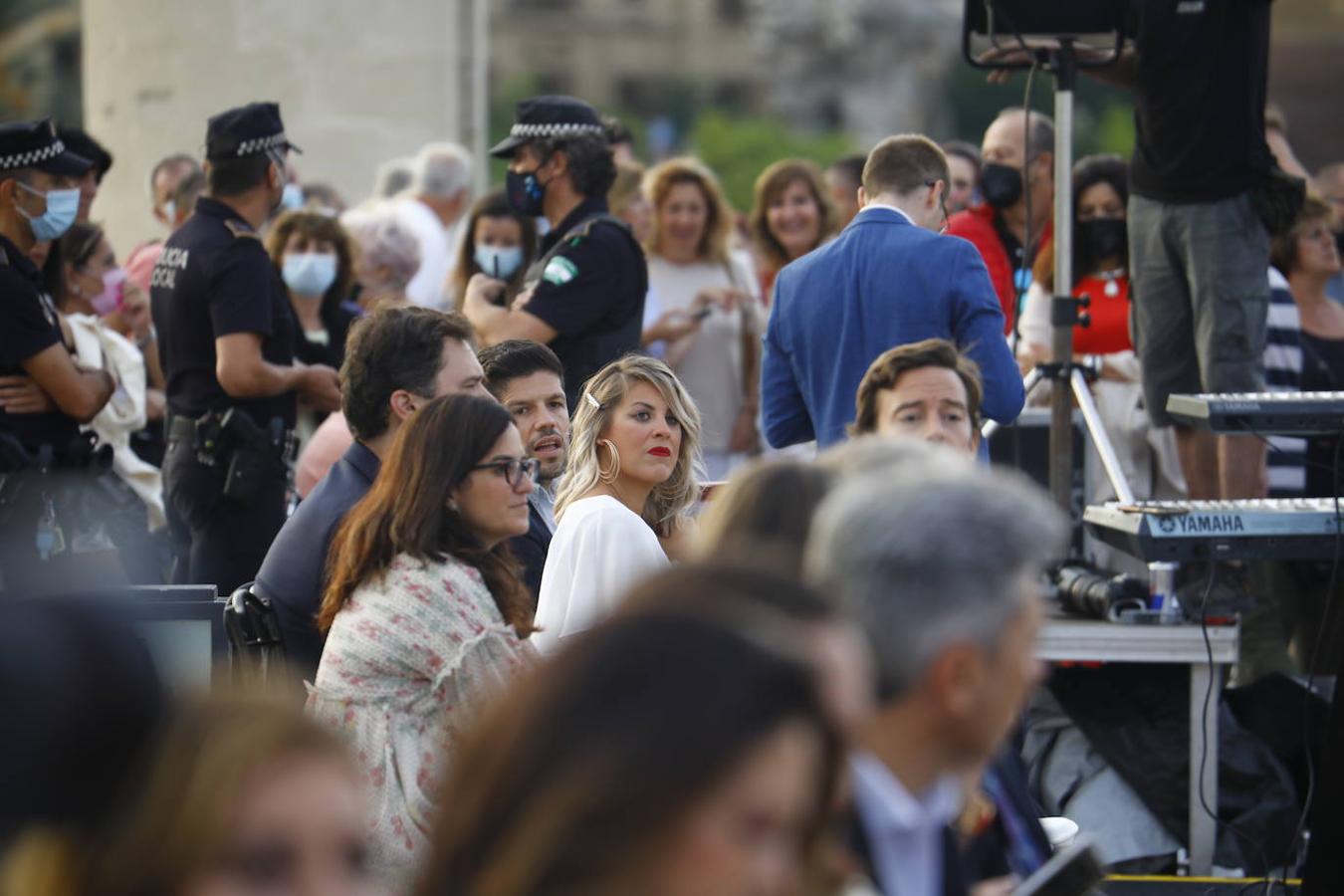 El desfile solidario de Silbon en el Puente Romano de Córdoba, en imágenes