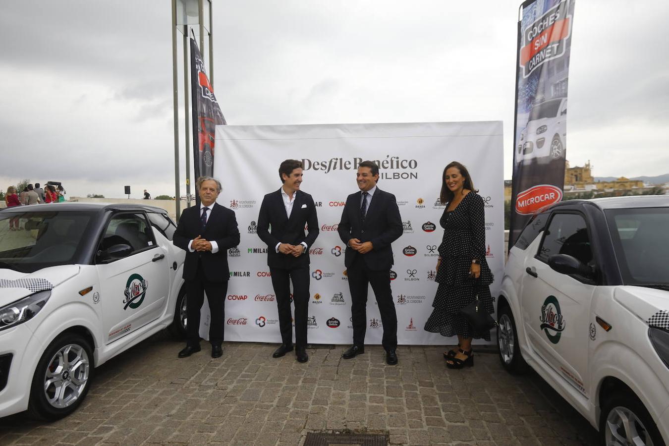 El desfile solidario de Silbon en el Puente Romano de Córdoba, en imágenes