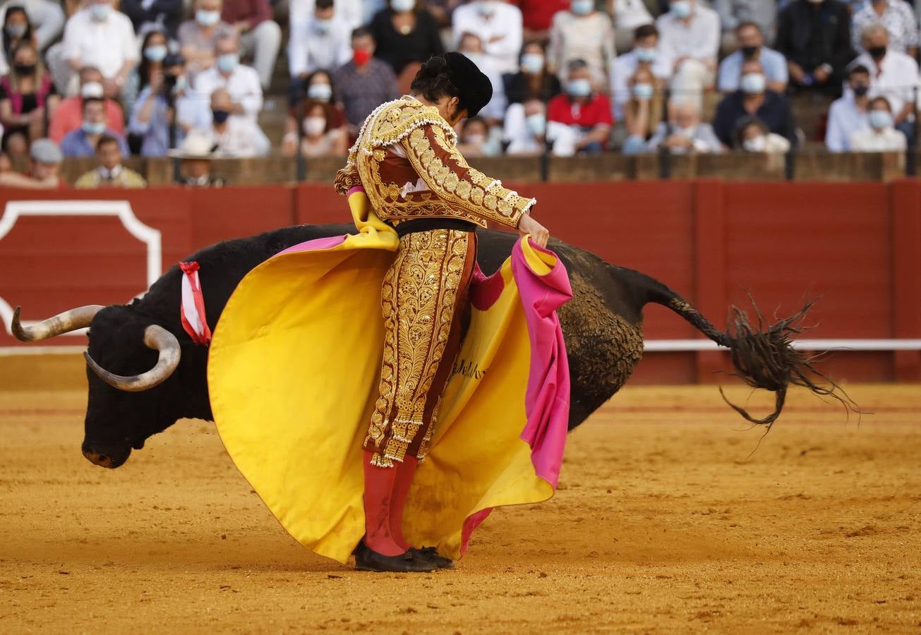 En imágenes, mano a mano de Morante de la Puebla y Juan Ortega en la Maestranza