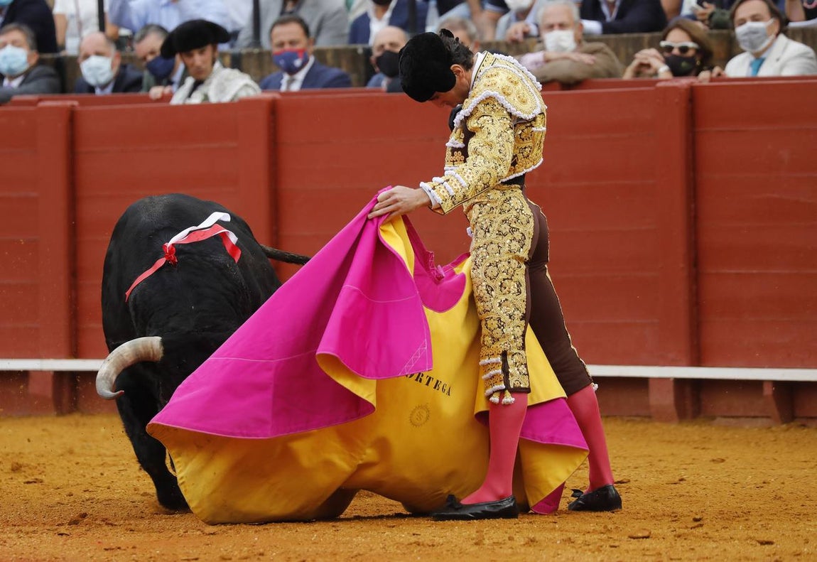 En imágenes, mano a mano de Morante de la Puebla y Juan Ortega en la Maestranza