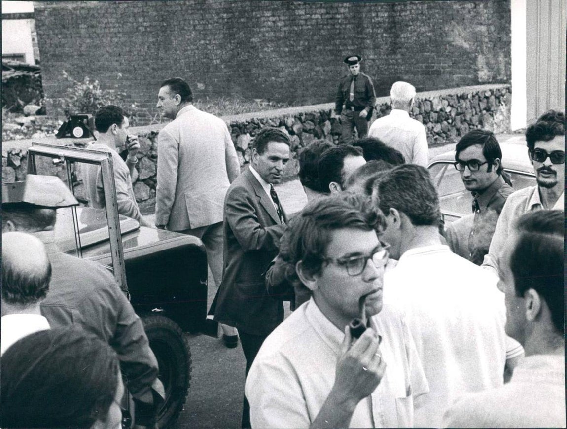 Numerosos científicos acudieron a la isla para estudiar la evolución del nuevo volcán. 