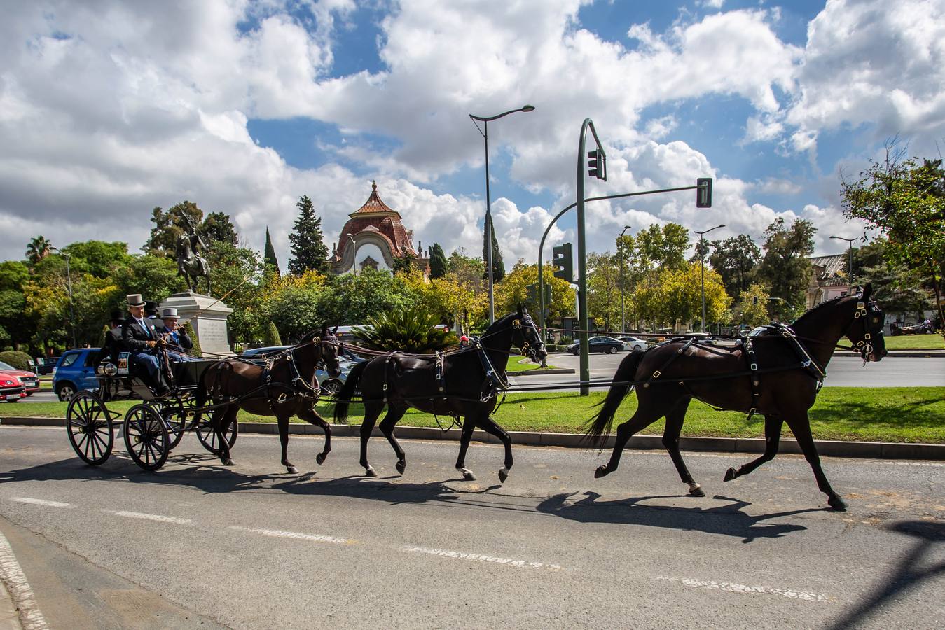 Paseo de carruajes por las calles de Sevilla