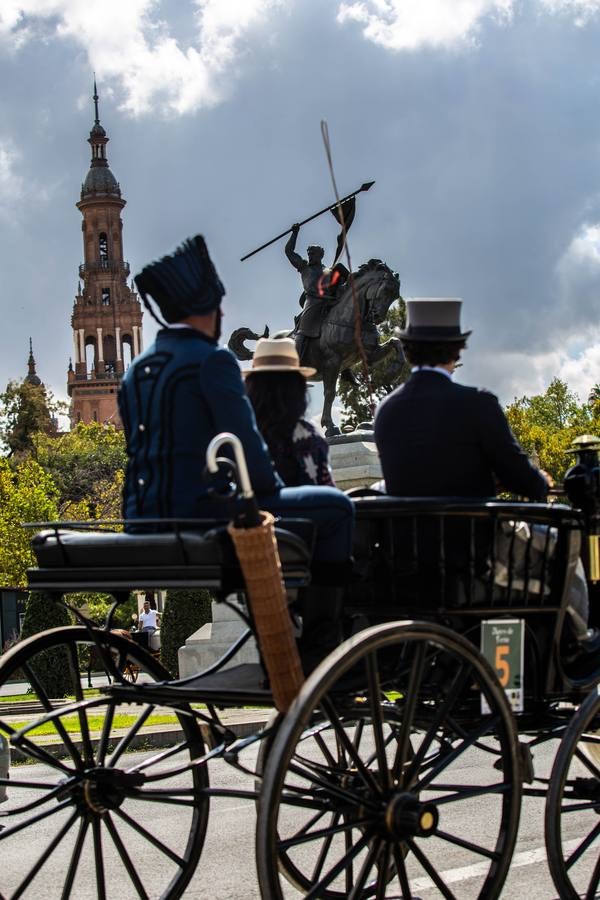 Paseo de carruajes por las calles de Sevilla