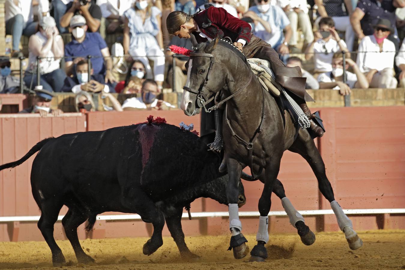 En imágenes, la corrida de rejones de la Feria de San Miguel de Sevilla