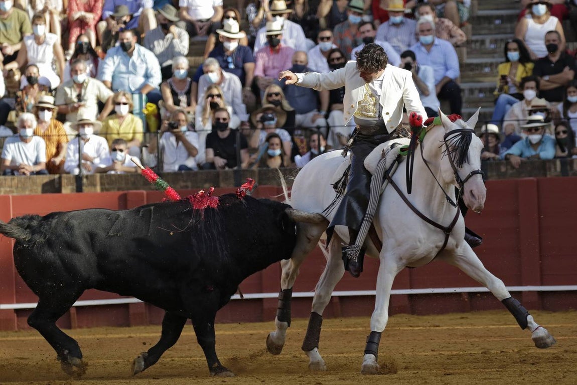 En imágenes, la corrida de rejones de la Feria de San Miguel de Sevilla