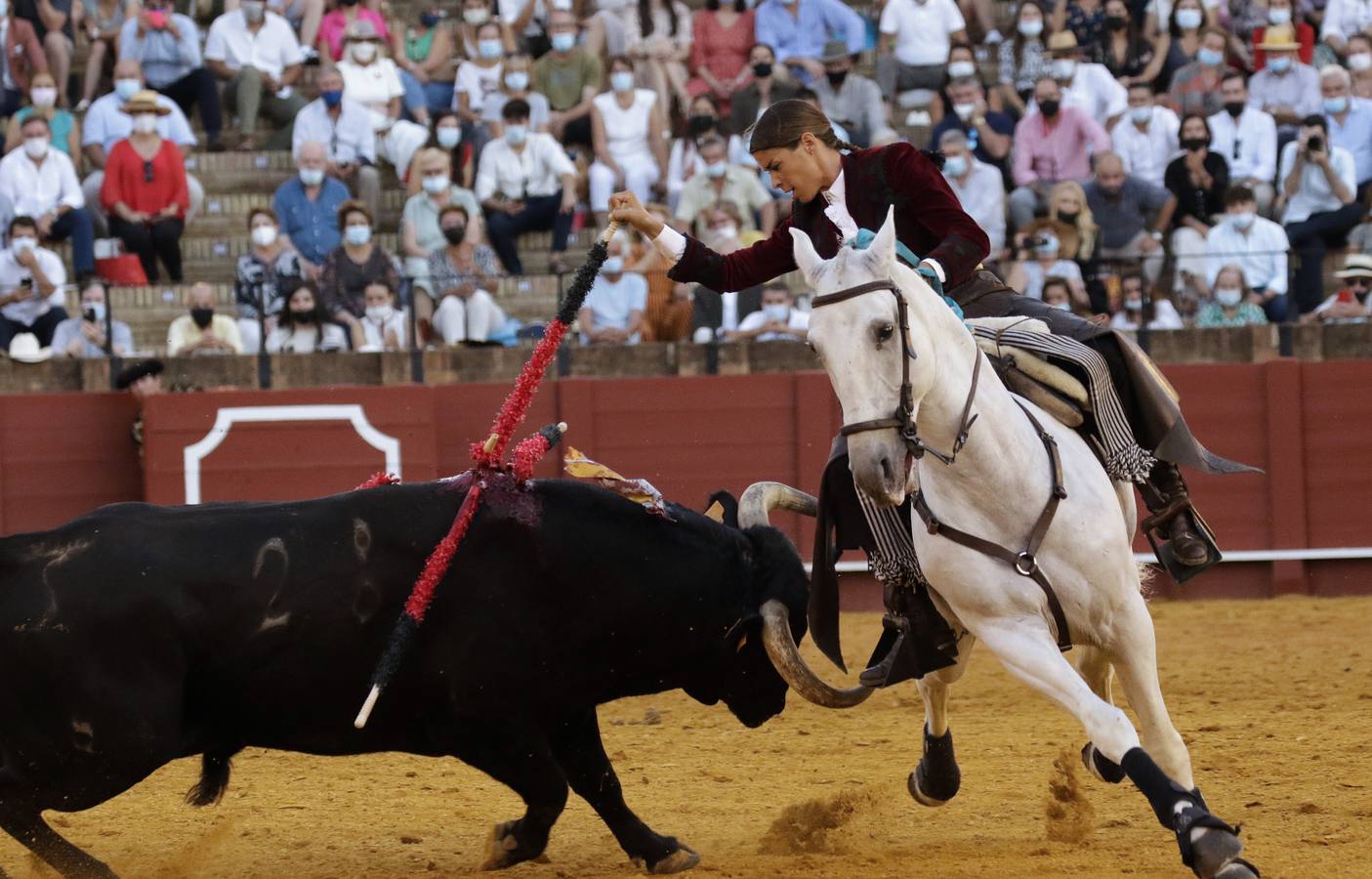 En imágenes, la corrida de rejones de la Feria de San Miguel de Sevilla