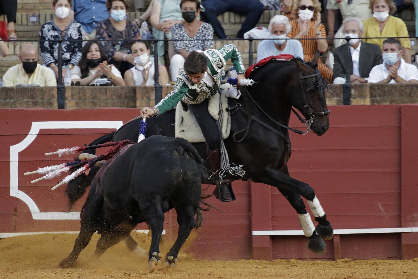 En imágenes, la corrida de rejones de la Feria de San Miguel de Sevilla