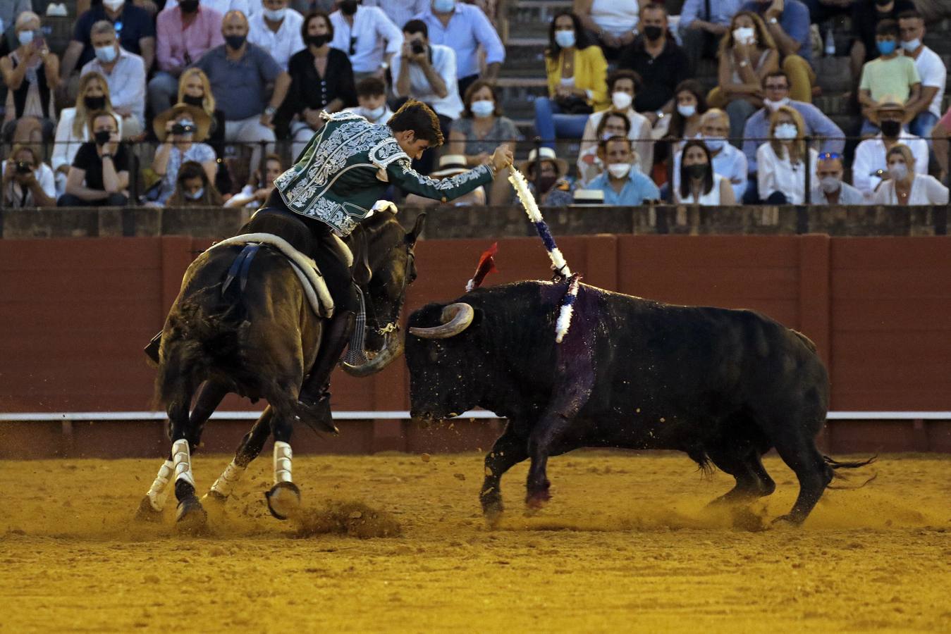 En imágenes, la corrida de rejones de la Feria de San Miguel de Sevilla