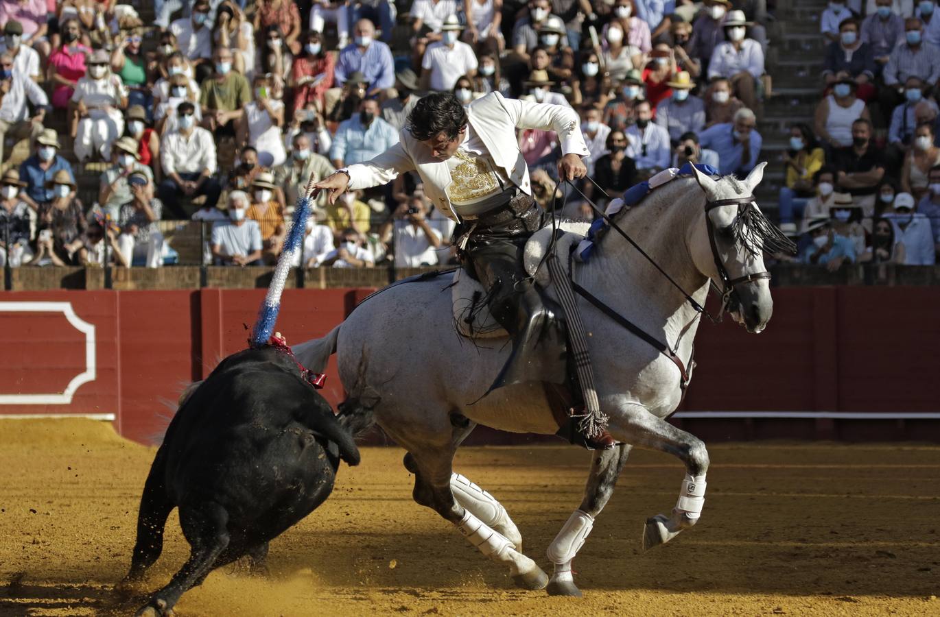 En imágenes, la corrida de rejones de la Feria de San Miguel de Sevilla