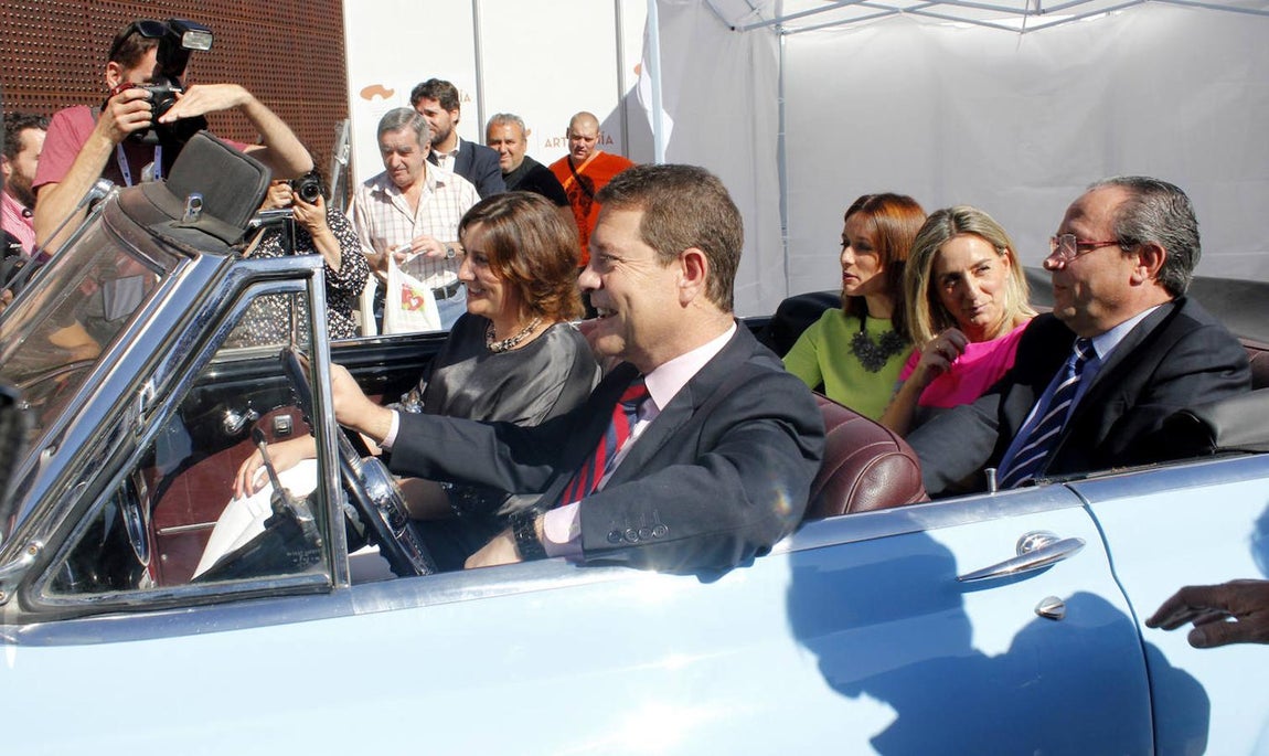 Año 2016. LLegada de Emiliano García-Page y Milagros Tolón al edificio Toletvm. 