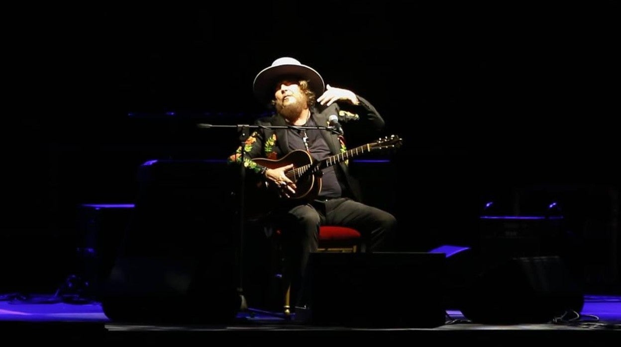 Zucchero encandila a Sevilla en la Plaza de España