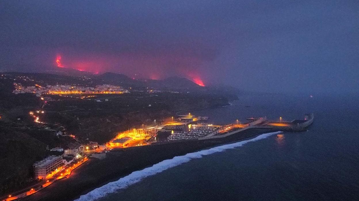 Las mejores imágenes de la lava tocando el mar en La Palma
