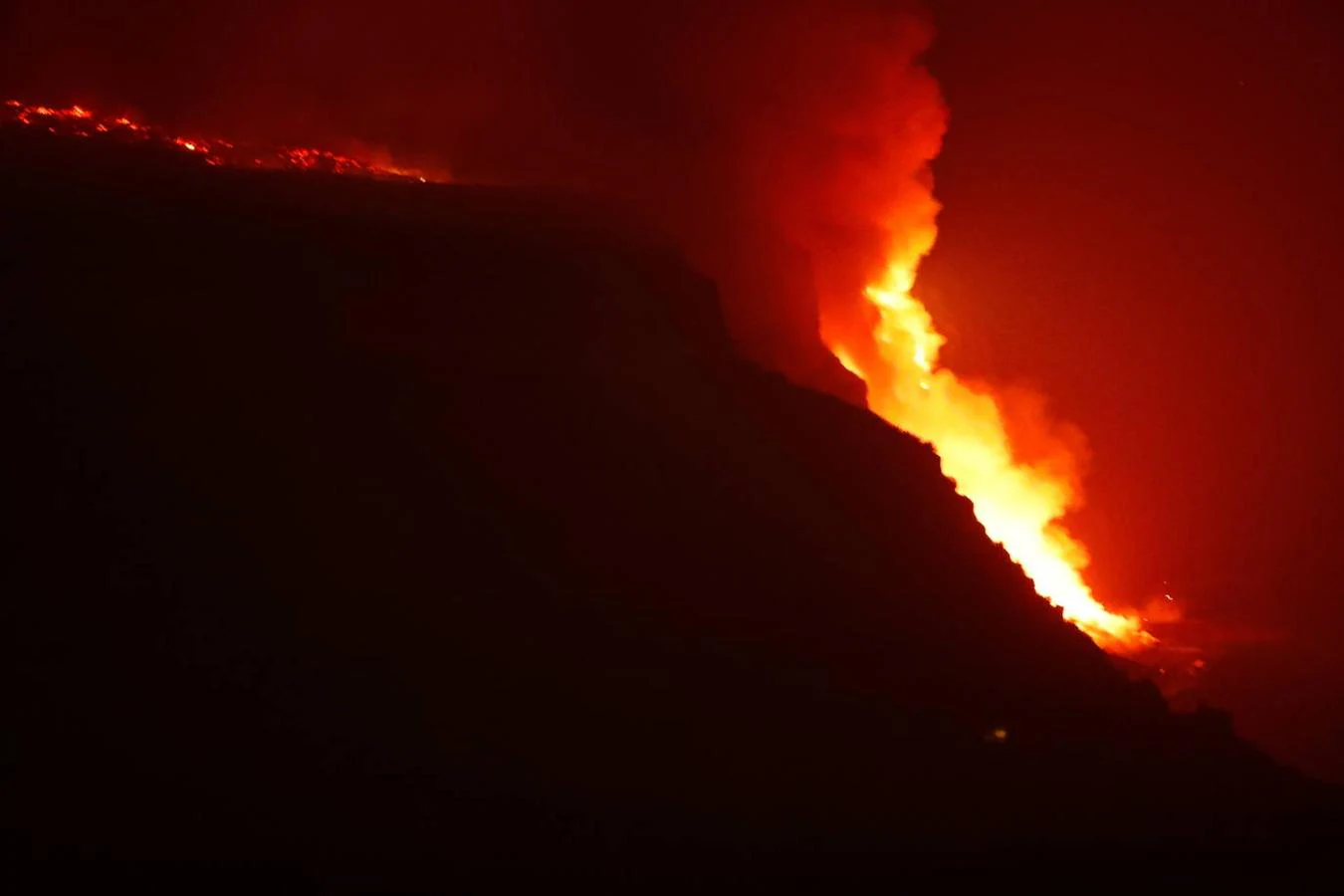Los expertos calculan que la erupción puede durar varias semanas, incluso algunos meses. 