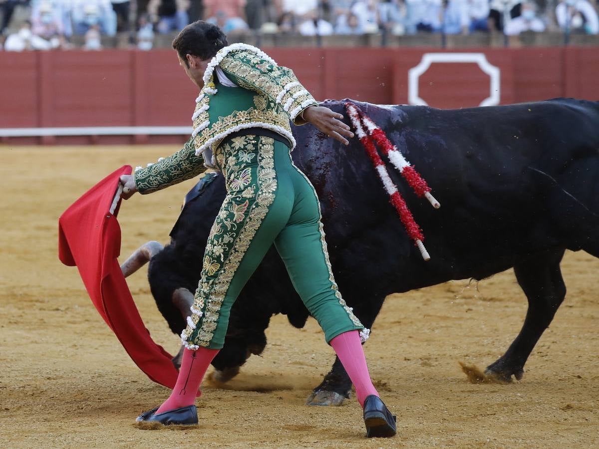 Antonio Ferrera, de  verde esperanza y oro en la Maestranza