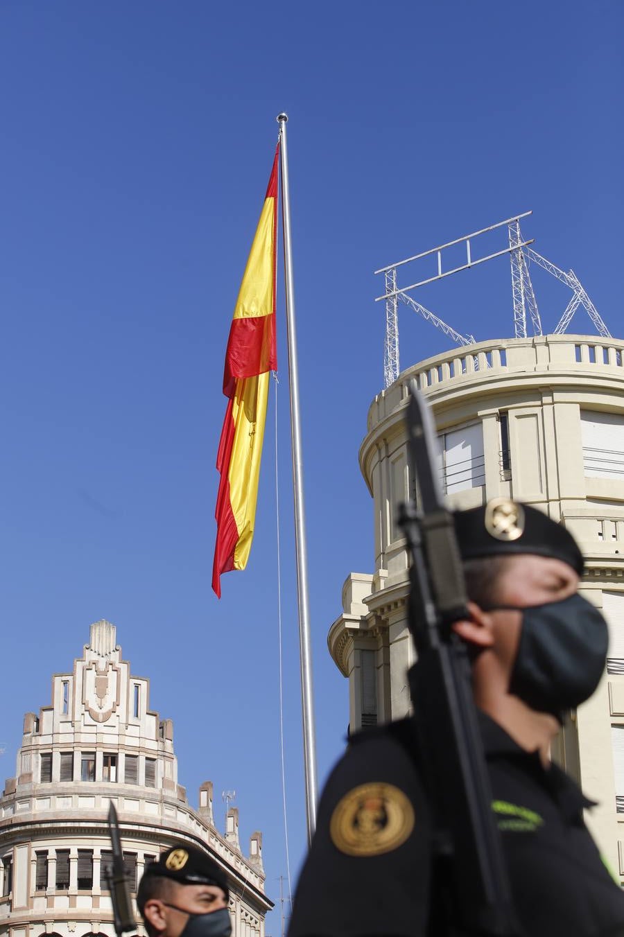 El izado de la bandera de España en los actos de la Guardia Civil por su patrona, en imágenes (II)