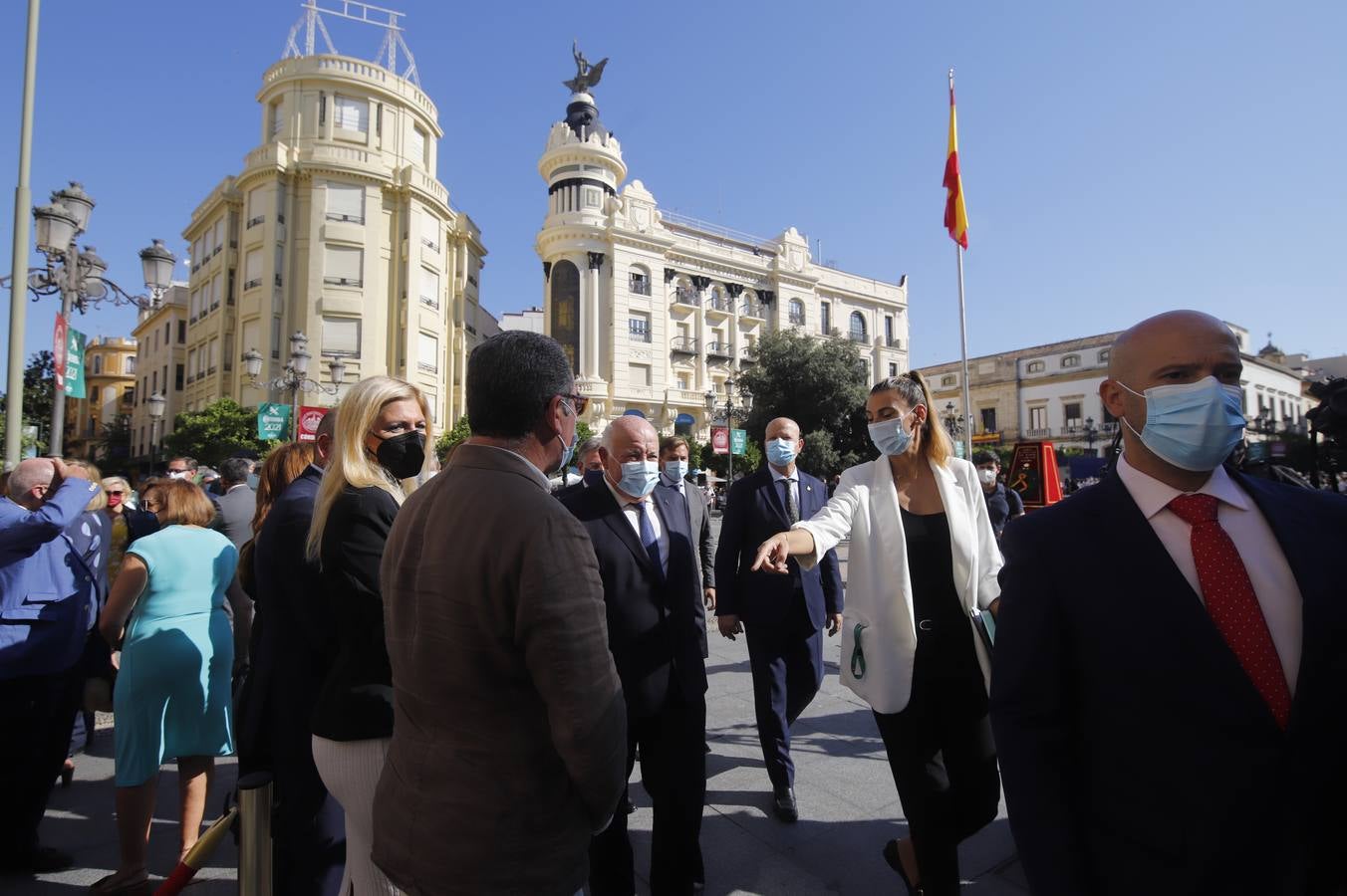 El izado de la bandera de España en los actos de la Guardia Civil por su patrona, en imágenes (II)