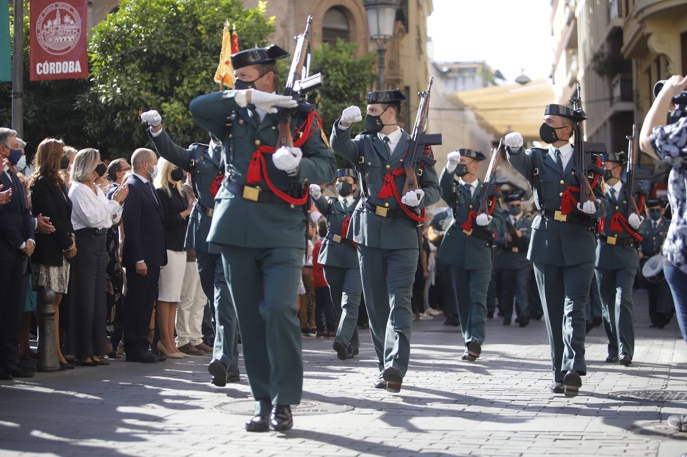 El izado de la bandera de España en los actos de la Guardia Civil por su patrona, en imágenes (II)