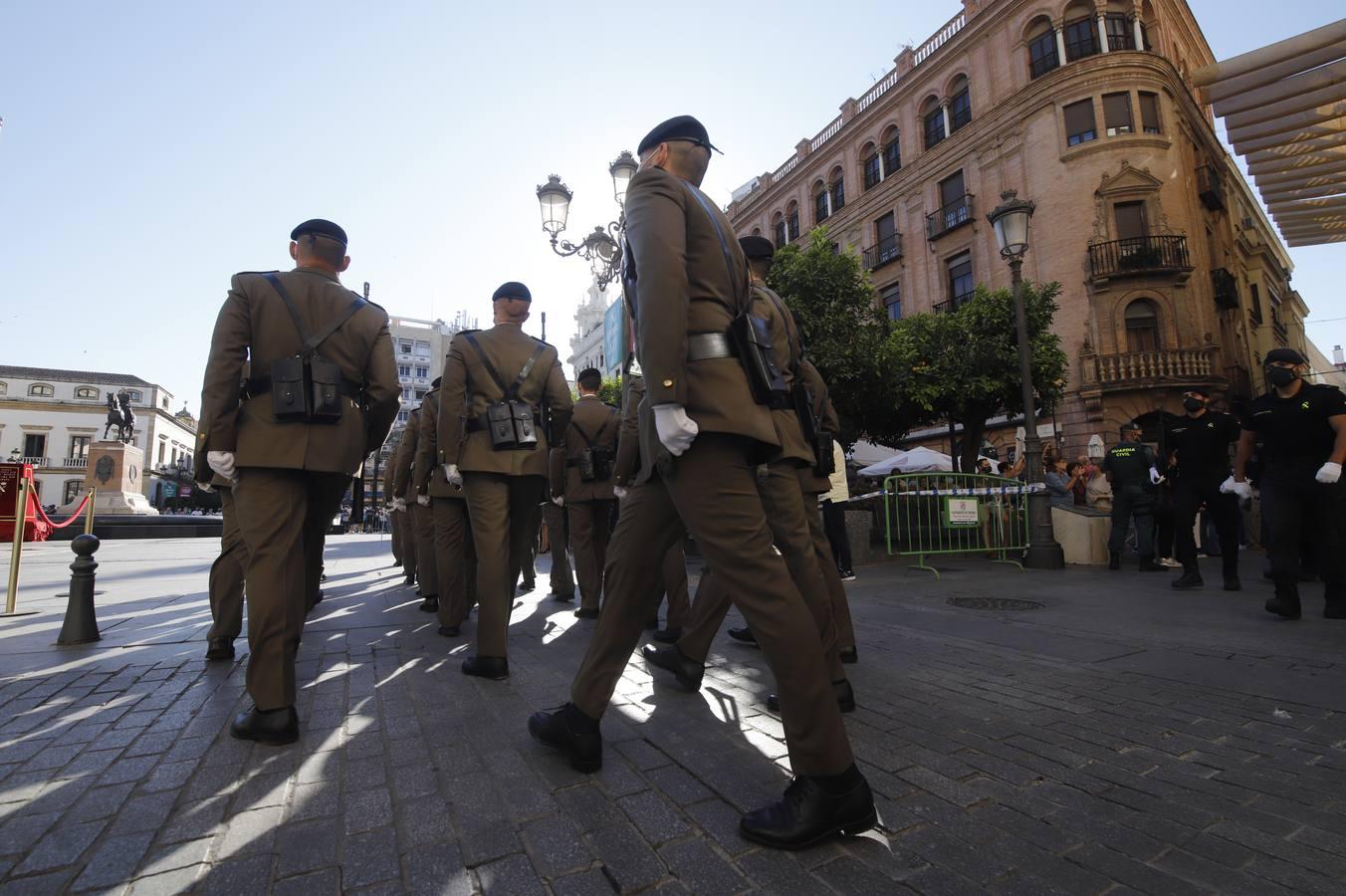 El izado de la bandera de España en los actos de la Guardia Civil por su patrona, en imágenes