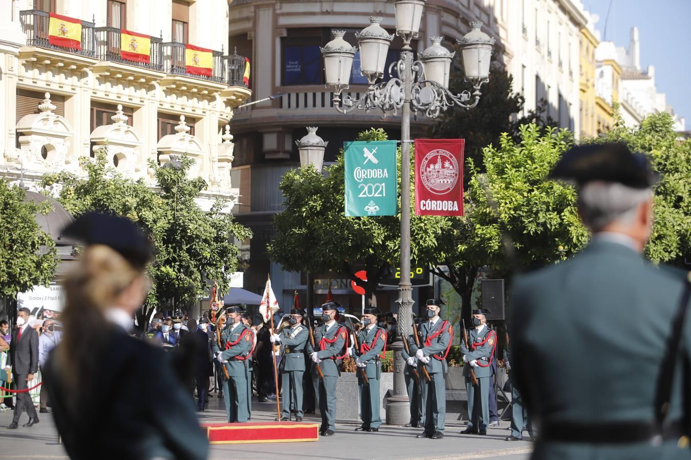 El izado de la bandera de España en los actos de la Guardia Civil por su patrona, en imágenes