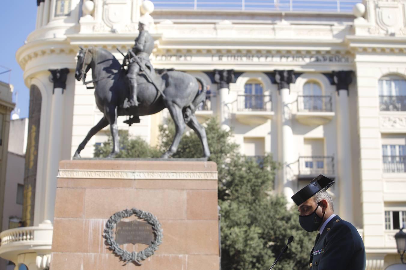 El izado de la bandera de España en los actos de la Guardia Civil por su patrona, en imágenes