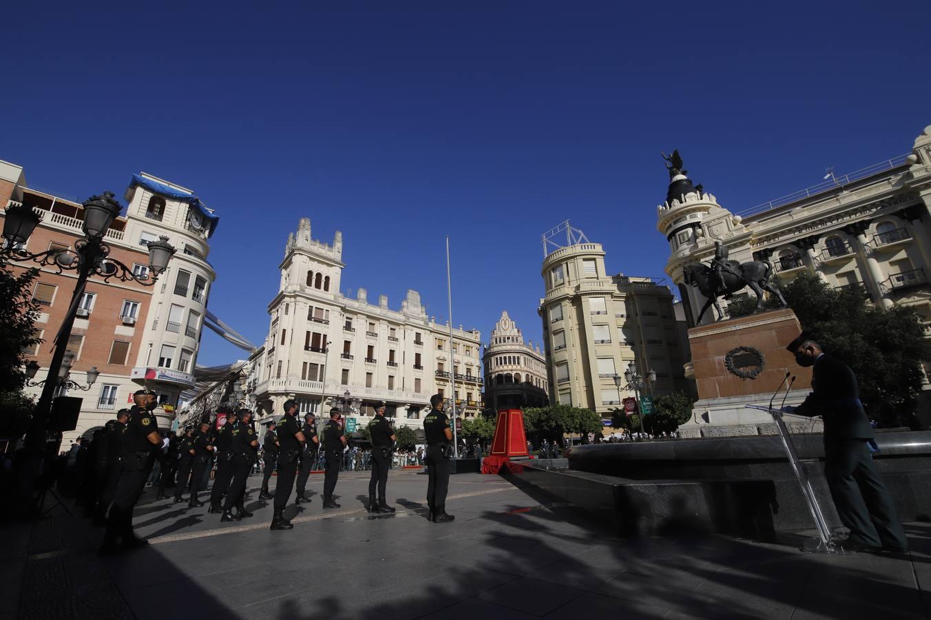 El izado de la bandera de España en los actos de la Guardia Civil por su patrona, en imágenes