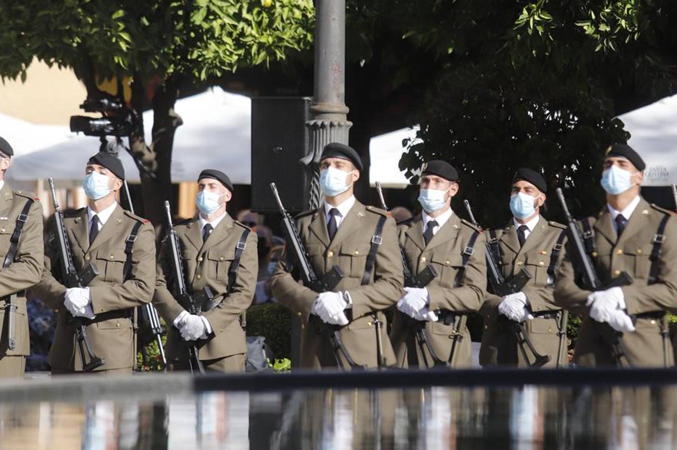 El izado de la bandera de España en los actos de la Guardia Civil por su patrona, en imágenes