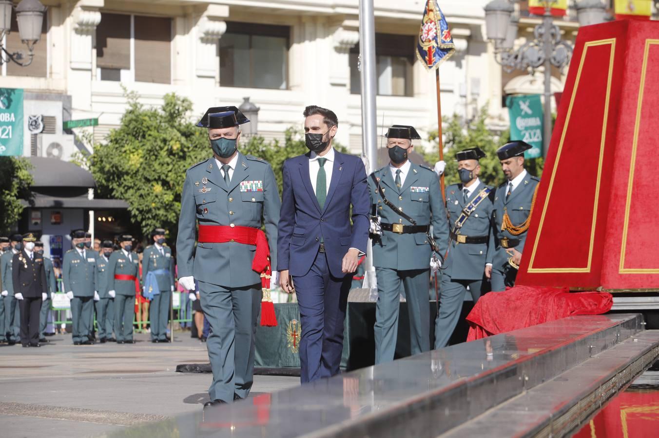 El izado de la bandera de España en los actos de la Guardia Civil por su patrona, en imágenes