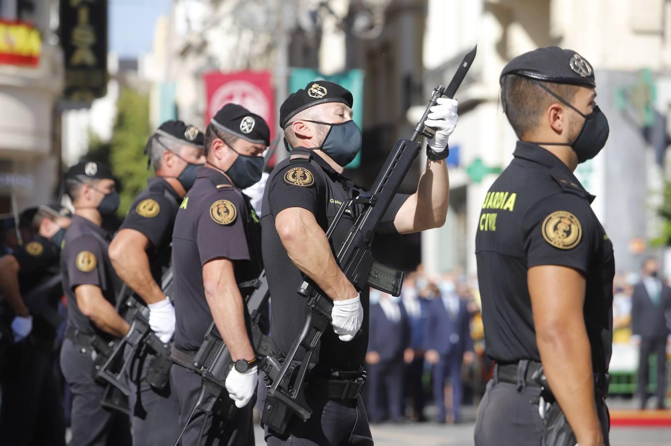 El izado de la bandera de España en los actos de la Guardia Civil por su patrona, en imágenes