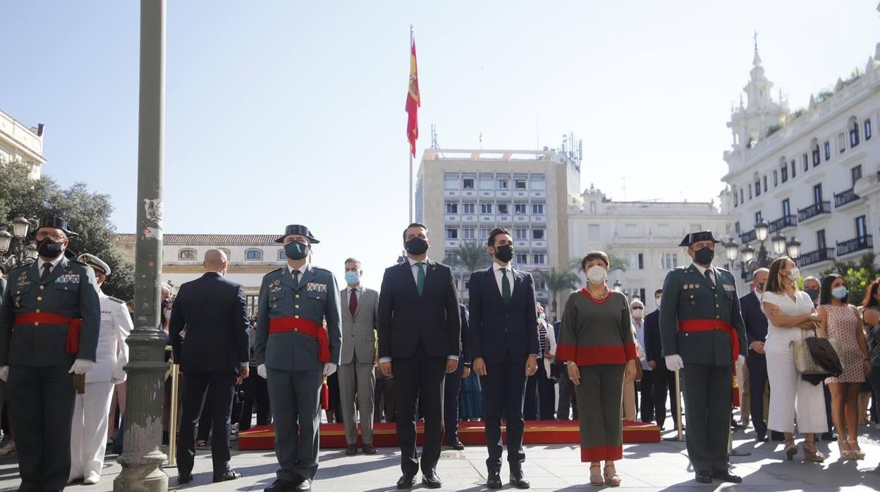 El izado de la bandera de España en los actos de la Guardia Civil por su patrona, en imágenes