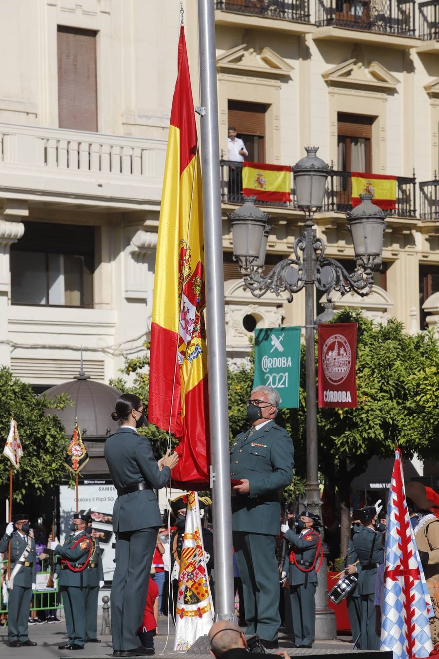 El izado de la bandera de España en los actos de la Guardia Civil por su patrona, en imágenes (II)