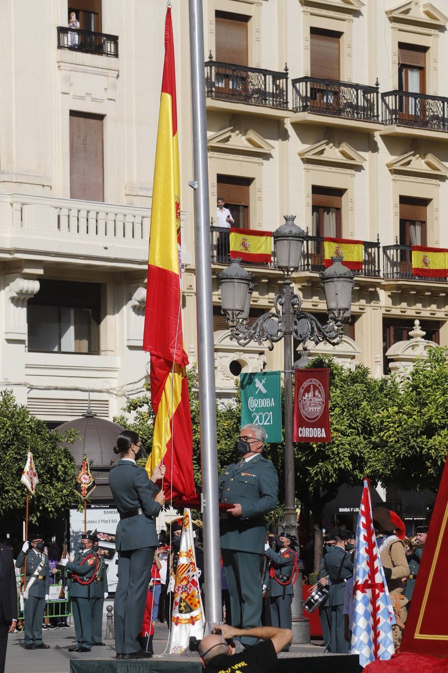 El izado de la bandera de España en los actos de la Guardia Civil por su patrona, en imágenes (II)